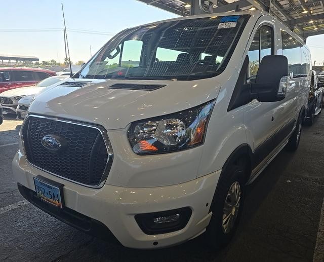 Ford Transit Passenger Wagon Vehicle Full-screen Gallery Image 02