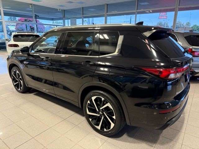 Mitsubishi Outlander PHEV Vehicle Full-screen Gallery Image 06