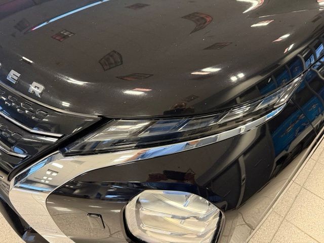 Mitsubishi Outlander PHEV Vehicle Full-screen Gallery Image 10