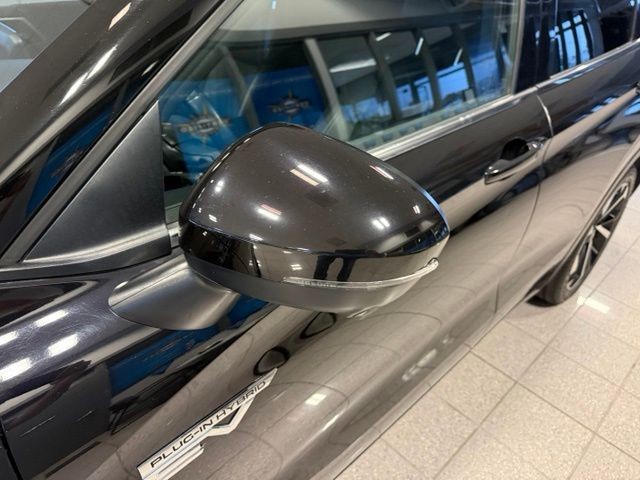 Mitsubishi Outlander PHEV Vehicle Full-screen Gallery Image 11