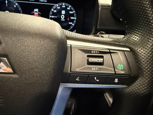 Mitsubishi Outlander PHEV Vehicle Full-screen Gallery Image 18