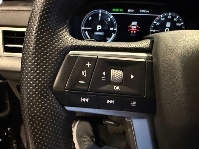 Mitsubishi Outlander PHEV Vehicle Full-screen Gallery Image 19