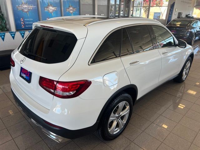 Mercedes-Benz GLC Vehicle Full-screen Gallery Image 08
