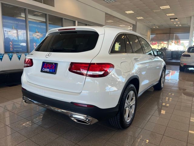 Mercedes-Benz GLC Vehicle Full-screen Gallery Image 09