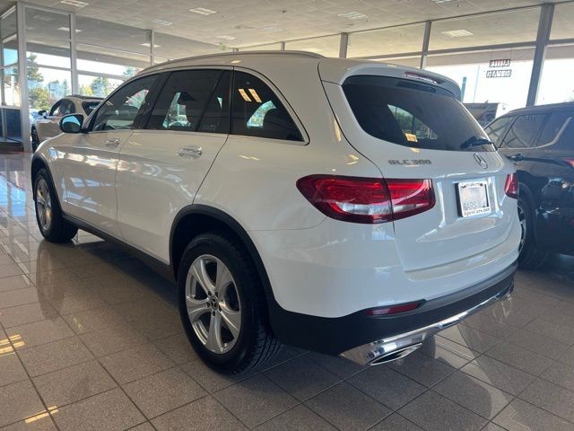 Mercedes-Benz GLC Vehicle Full-screen Gallery Image 14