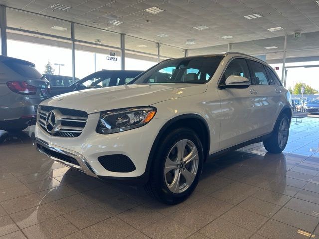 Mercedes-Benz GLC Vehicle Full-screen Gallery Image 17