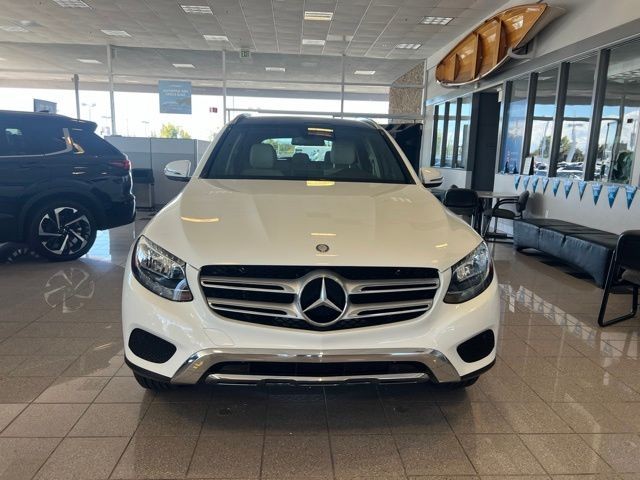 Mercedes-Benz GLC Vehicle Full-screen Gallery Image 18
