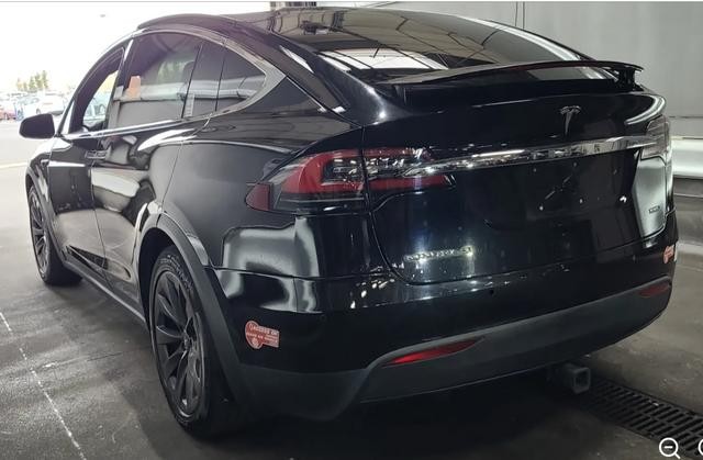 Tesla Model X Vehicle Full-screen Gallery Image 03