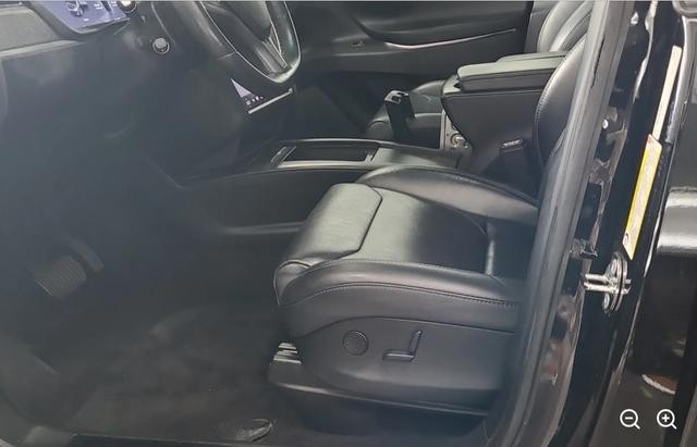 Tesla Model X Vehicle Full-screen Gallery Image 06