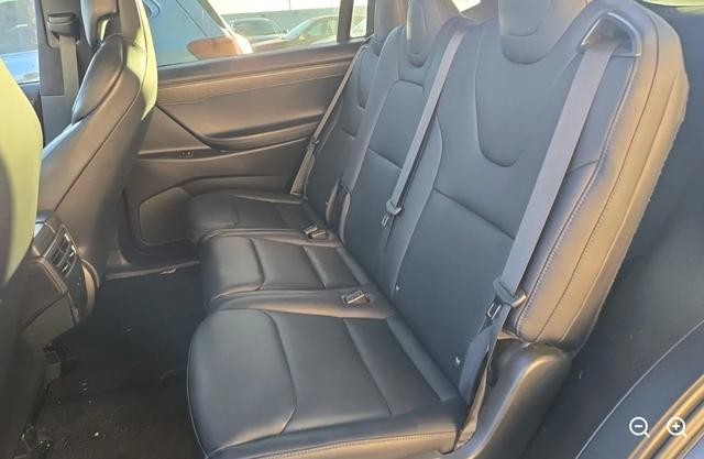 Tesla Model X Vehicle Full-screen Gallery Image 07
