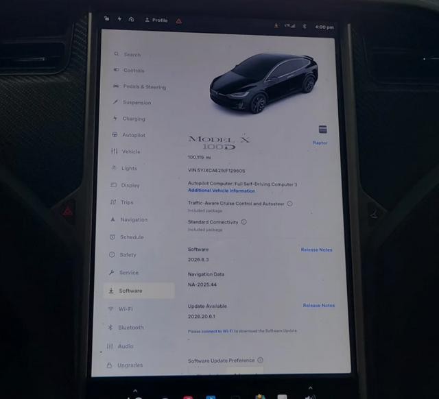 Tesla Model X Vehicle Full-screen Gallery Image 10