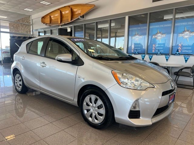 Toyota Prius c Vehicle Full-screen Gallery Image 06