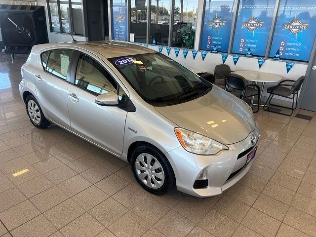 Toyota Prius c Vehicle Full-screen Gallery Image 07