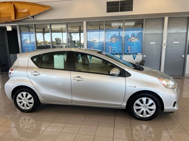 Toyota Prius c Vehicle Full-screen Gallery Image 08
