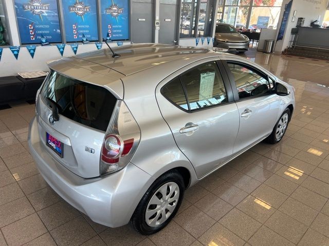 Toyota Prius c Vehicle Full-screen Gallery Image 09