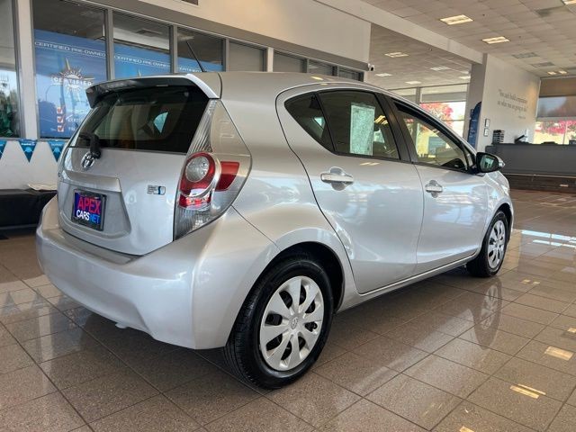 Toyota Prius c Vehicle Full-screen Gallery Image 10