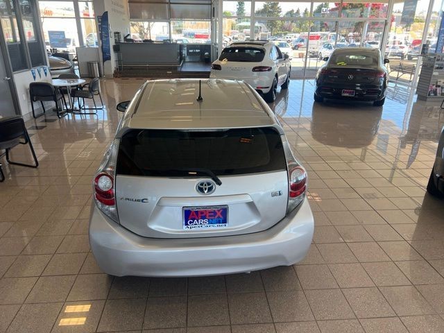 Toyota Prius c Vehicle Full-screen Gallery Image 12