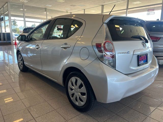 Toyota Prius c Vehicle Full-screen Gallery Image 14
