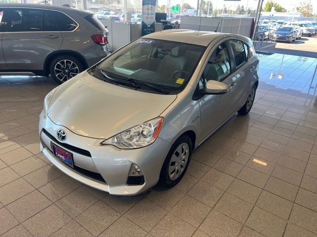 Toyota Prius c Vehicle Full-screen Gallery Image 16