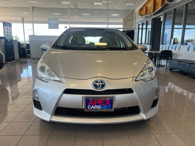 Toyota Prius c Vehicle Full-screen Gallery Image 17
