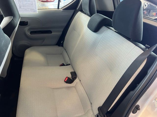 Toyota Prius c Vehicle Full-screen Gallery Image 20