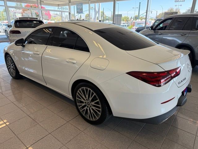 Mercedes-Benz CLA Vehicle Full-screen Gallery Image 05