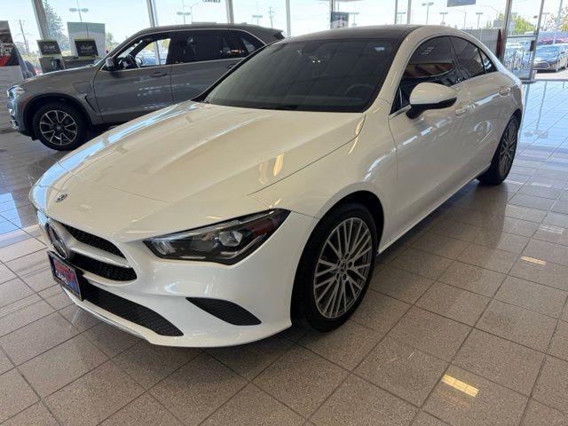 Mercedes-Benz CLA Vehicle Full-screen Gallery Image 06