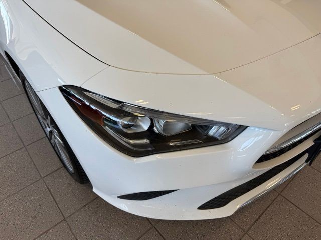Mercedes-Benz CLA Vehicle Full-screen Gallery Image 09