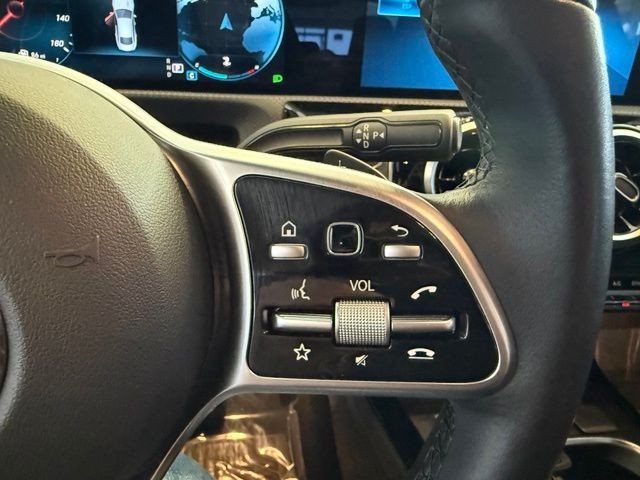 Mercedes-Benz CLA Vehicle Full-screen Gallery Image 15