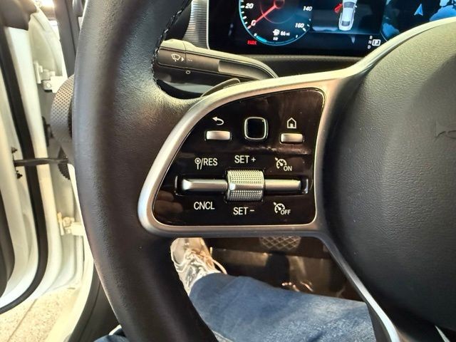 Mercedes-Benz CLA Vehicle Full-screen Gallery Image 16