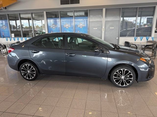 Toyota Corolla Vehicle Full-screen Gallery Image 03