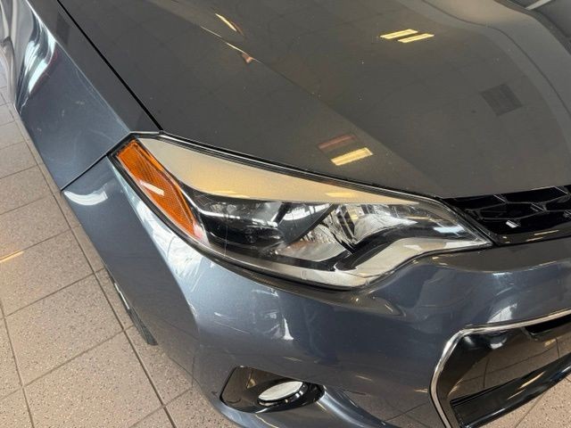 Toyota Corolla Vehicle Full-screen Gallery Image 10