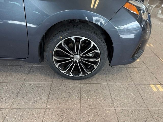 Toyota Corolla Vehicle Full-screen Gallery Image 11
