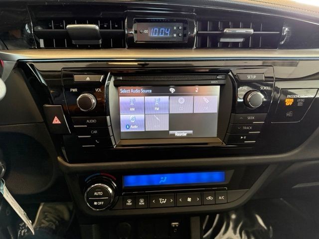 Toyota Corolla Vehicle Full-screen Gallery Image 16