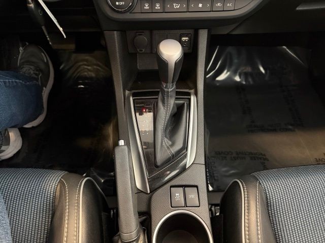 Toyota Corolla Vehicle Full-screen Gallery Image 17