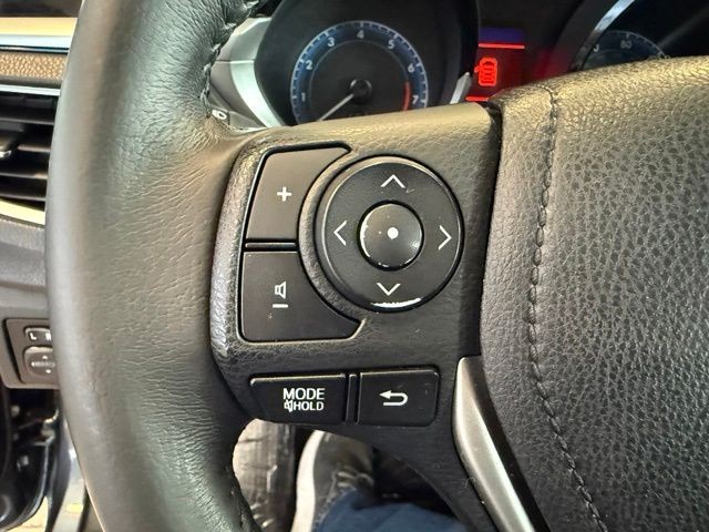 Toyota Corolla Vehicle Full-screen Gallery Image 19