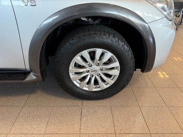 Nissan Armada Vehicle Full-screen Gallery Image 11