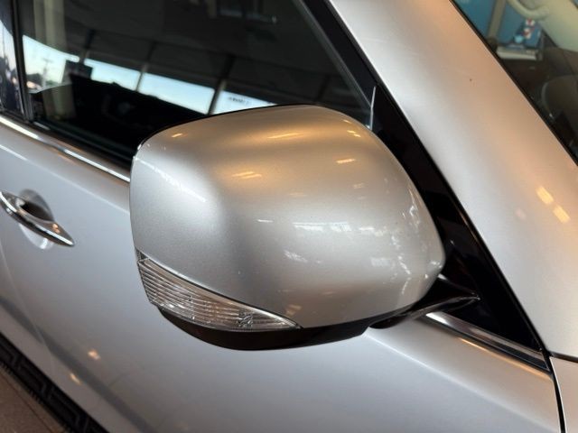 Nissan Armada Vehicle Full-screen Gallery Image 12