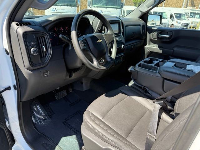 Chevrolet Silverado 1500 Vehicle Full-screen Gallery Image 02