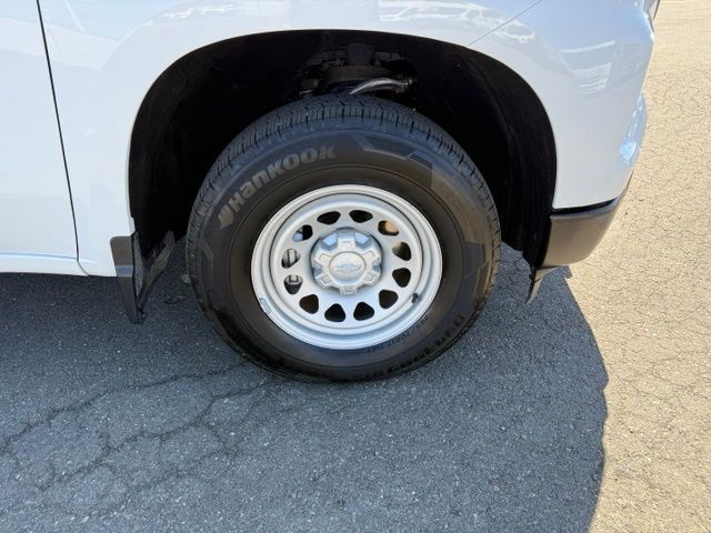 Chevrolet Silverado 1500 Vehicle Full-screen Gallery Image 13