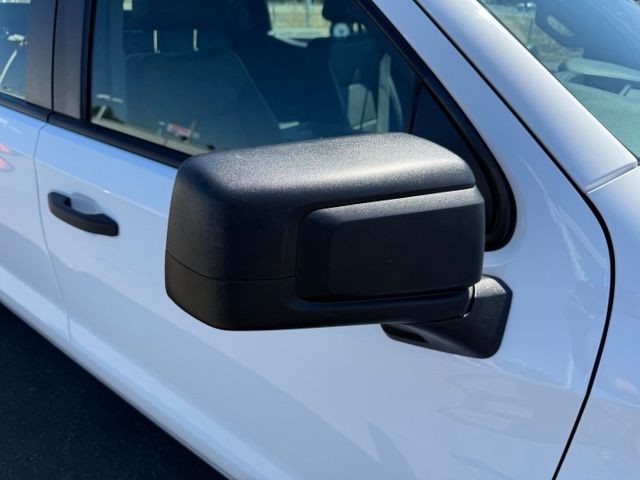Chevrolet Silverado 1500 Vehicle Full-screen Gallery Image 14