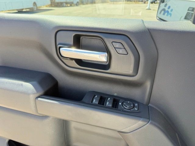 Chevrolet Silverado 1500 Vehicle Full-screen Gallery Image 20