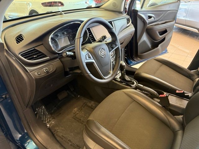 Buick Encore Vehicle Full-screen Gallery Image 02