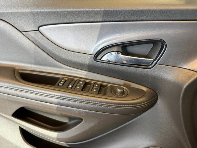 Buick Encore Vehicle Full-screen Gallery Image 20