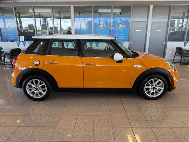 MINI Hardtop 4 Door Vehicle Full-screen Gallery Image 03