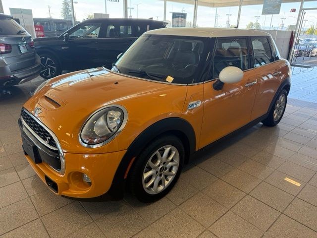 MINI Hardtop 4 Door Vehicle Full-screen Gallery Image 07