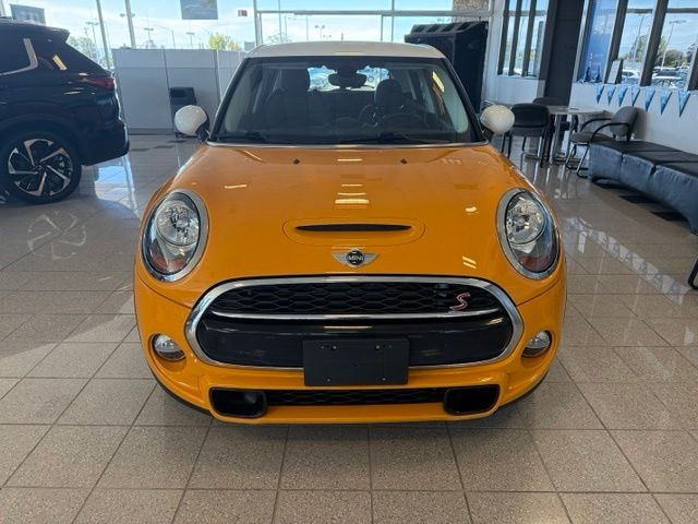 MINI Hardtop 4 Door Vehicle Full-screen Gallery Image 08