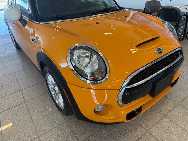 MINI Hardtop 4 Door Vehicle Full-screen Gallery Image 09