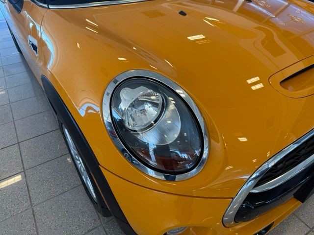 MINI Hardtop 4 Door Vehicle Full-screen Gallery Image 10