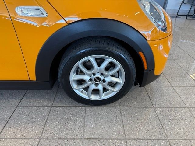 MINI Hardtop 4 Door Vehicle Full-screen Gallery Image 11